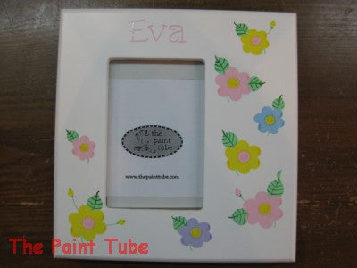 Eva Daisy Theme on White Side Frame