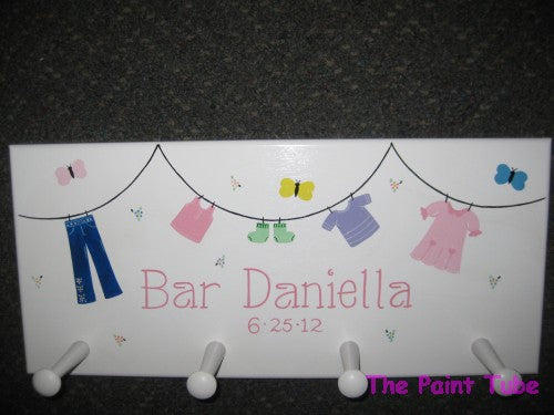 Bar Daniella Clothes Line Theme Wall Plaque with Pegs