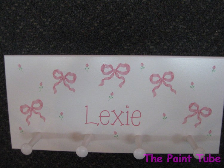 Lexie Bows Design Wall Rack with Pegs
